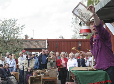 Det s&auml;gs att de st&ouml;rsta fynden g&ouml;rs n&auml;r auktionen p&aring;g&aring;tt ett tag