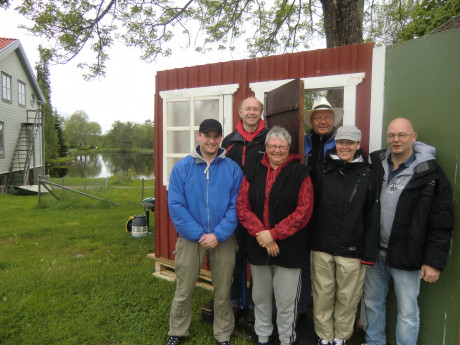 Joachim H&auml;gglund, Michael Skoglund, Eva Pettersson, Hasse Bergkvist, Vicky Gustafsson och Dick Gillving f&ouml;rbereder sig p&aring; skrattfest