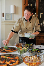 Sofia Olsson p&aring; Janssons K&ouml;k serverar