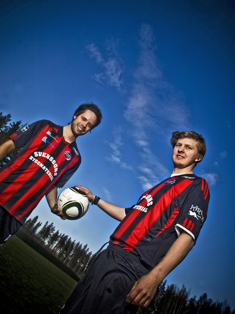Initiativtagarna till Nors AIK, H&aring;kan Persson och Dan Harmsund, jagar tr&auml;nare. Foto: Fredrik Fransson.