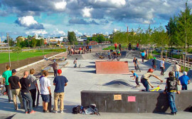 Åk skateboard på Tony's Plaza vid Gävle strand