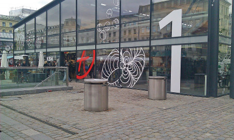 Nya torghallarna p&aring; Israels Plads i K&ouml;penhamn har berikats med tv&aring; nya underjordiska avfallsl&ouml;sningar.