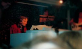 Ted vid pianot med kompbandet från oktober -93. Foto: Helena Jonsson