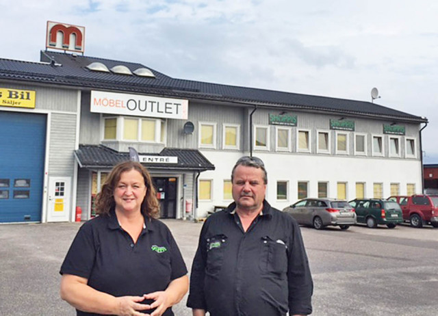 Monica med maken Lars-Gunnar Stålberg öppnade Shoppis i Valbo i början av september.