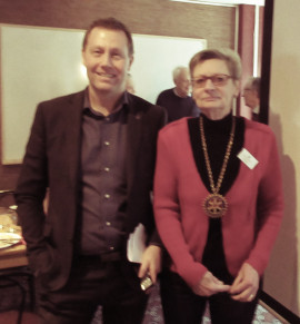 Göran Arnell tillsammans med Christina Öster Rangrost, president i Rotary